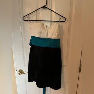 Teeze Me junior dress w/bow that ties in back, size 3, white, turquoise, black.